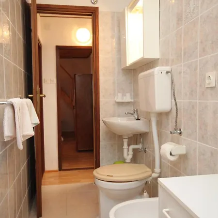 With Parking Space Veli Losinj, Losinj - 8060 Apartament